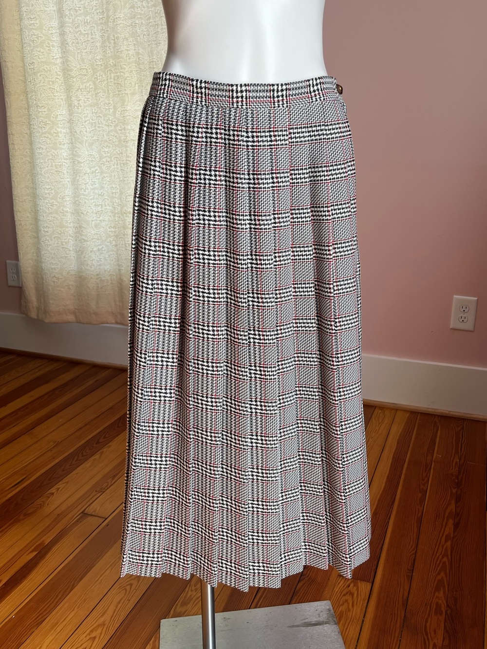 Worthington Pleated Midi Skirt - Black, White & Red Houndstooth